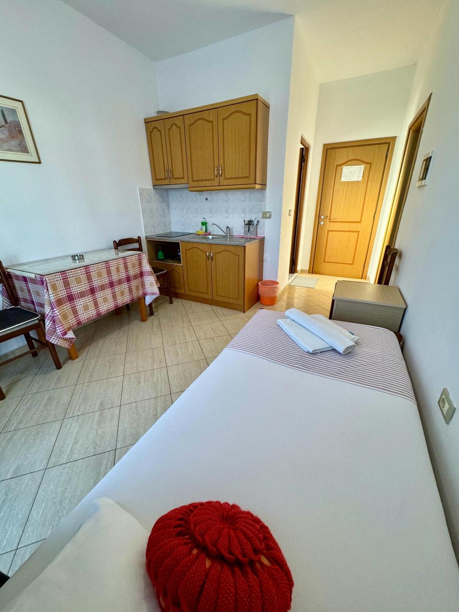 Villa Mihal Apartments Ксамил Екстериор снимка