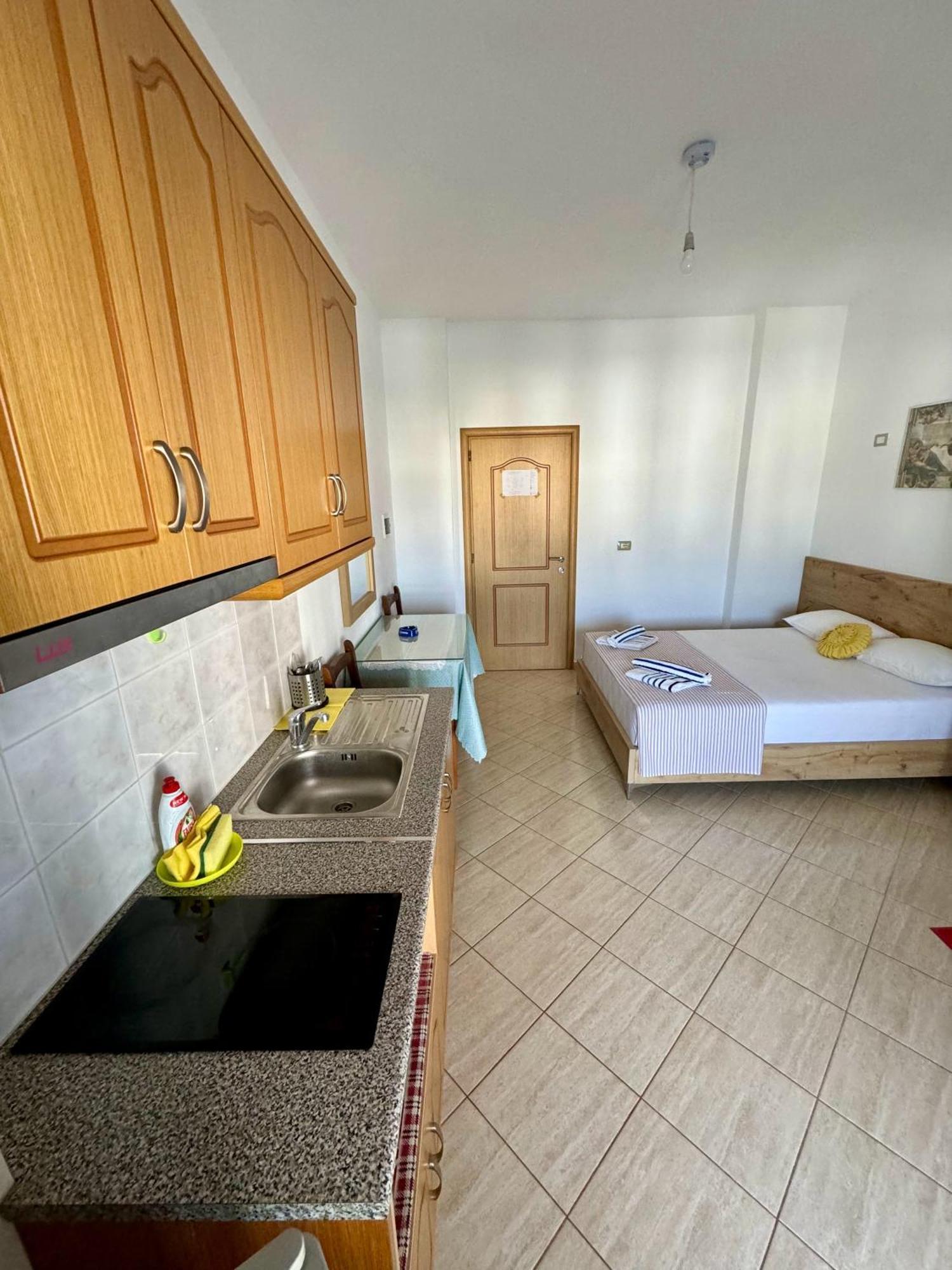 Villa Mihal Apartments Ксамил Екстериор снимка