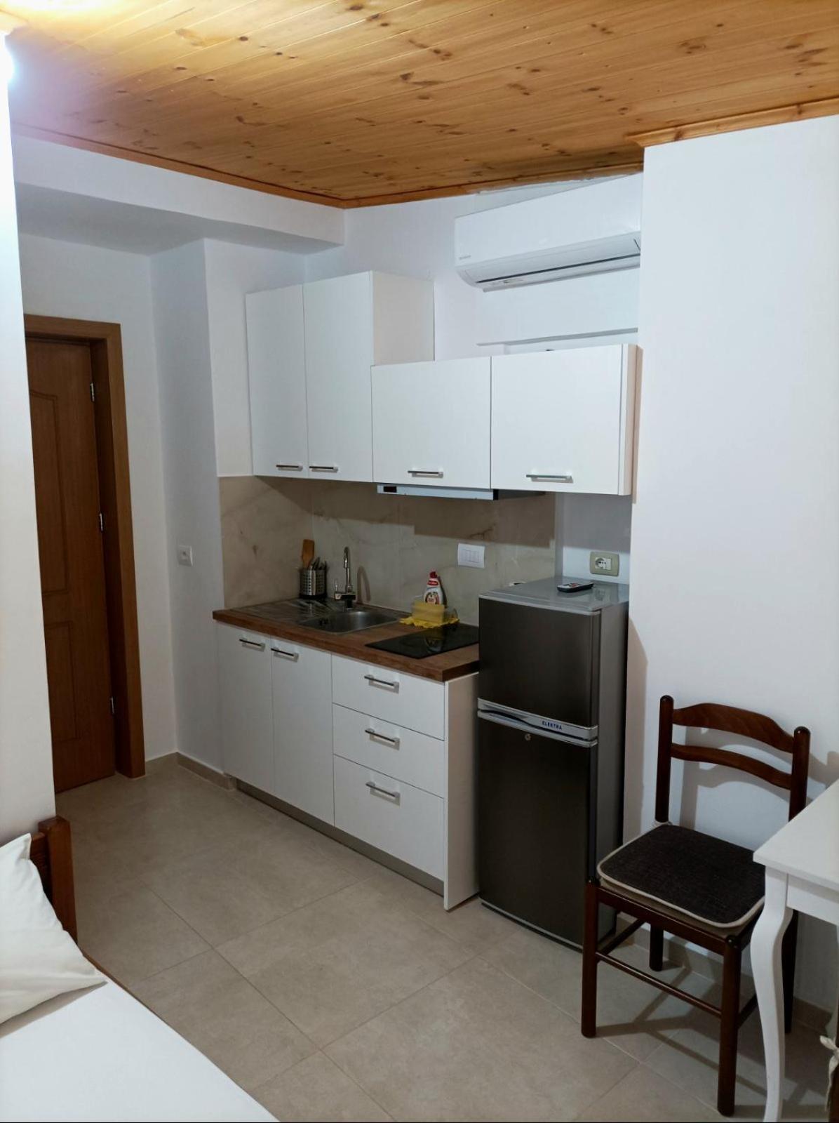 Villa Mihal Apartments Ксамил Екстериор снимка