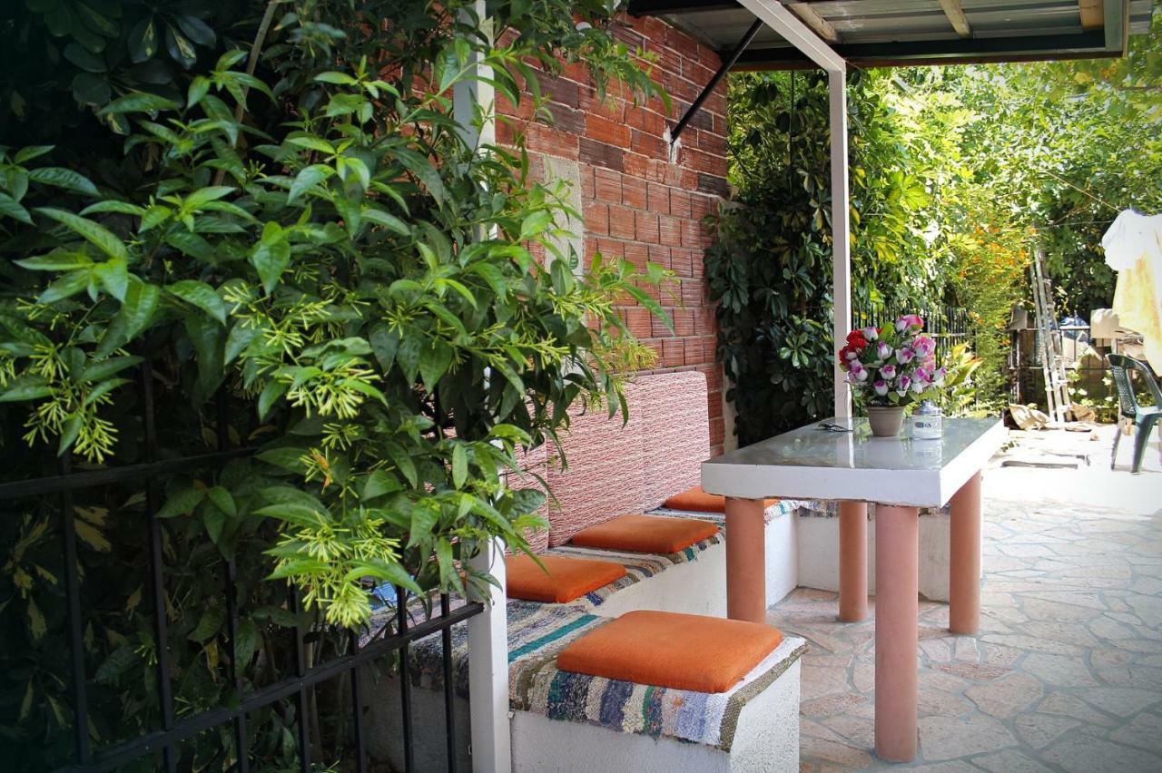 Villa Mihal Apartments Ксамил Екстериор снимка